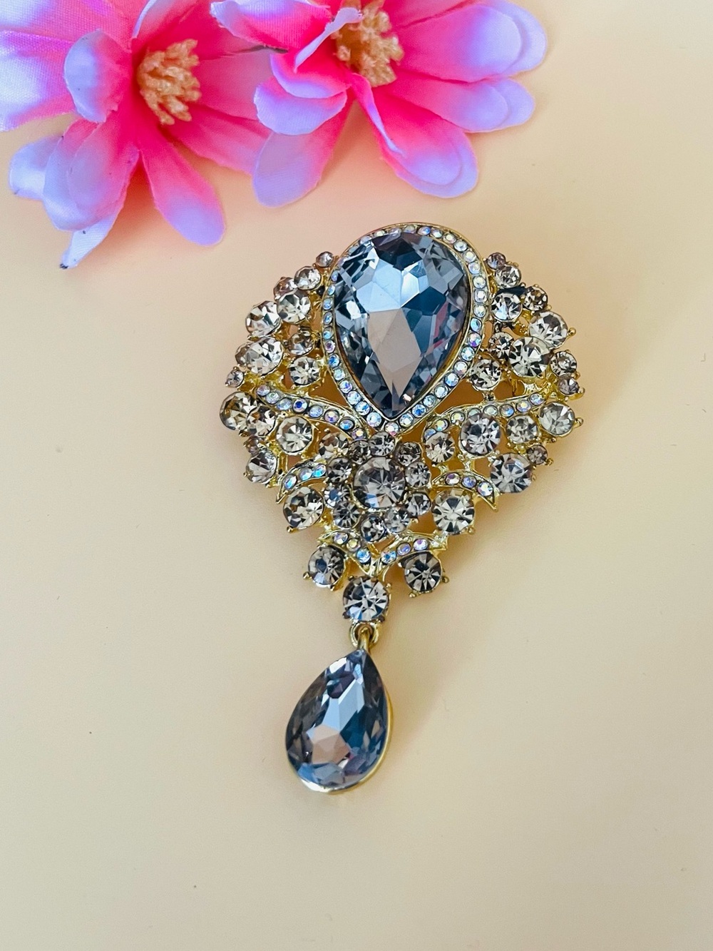Luxury Elegant Crystal &  Rhinestone Flower Leaf brooch